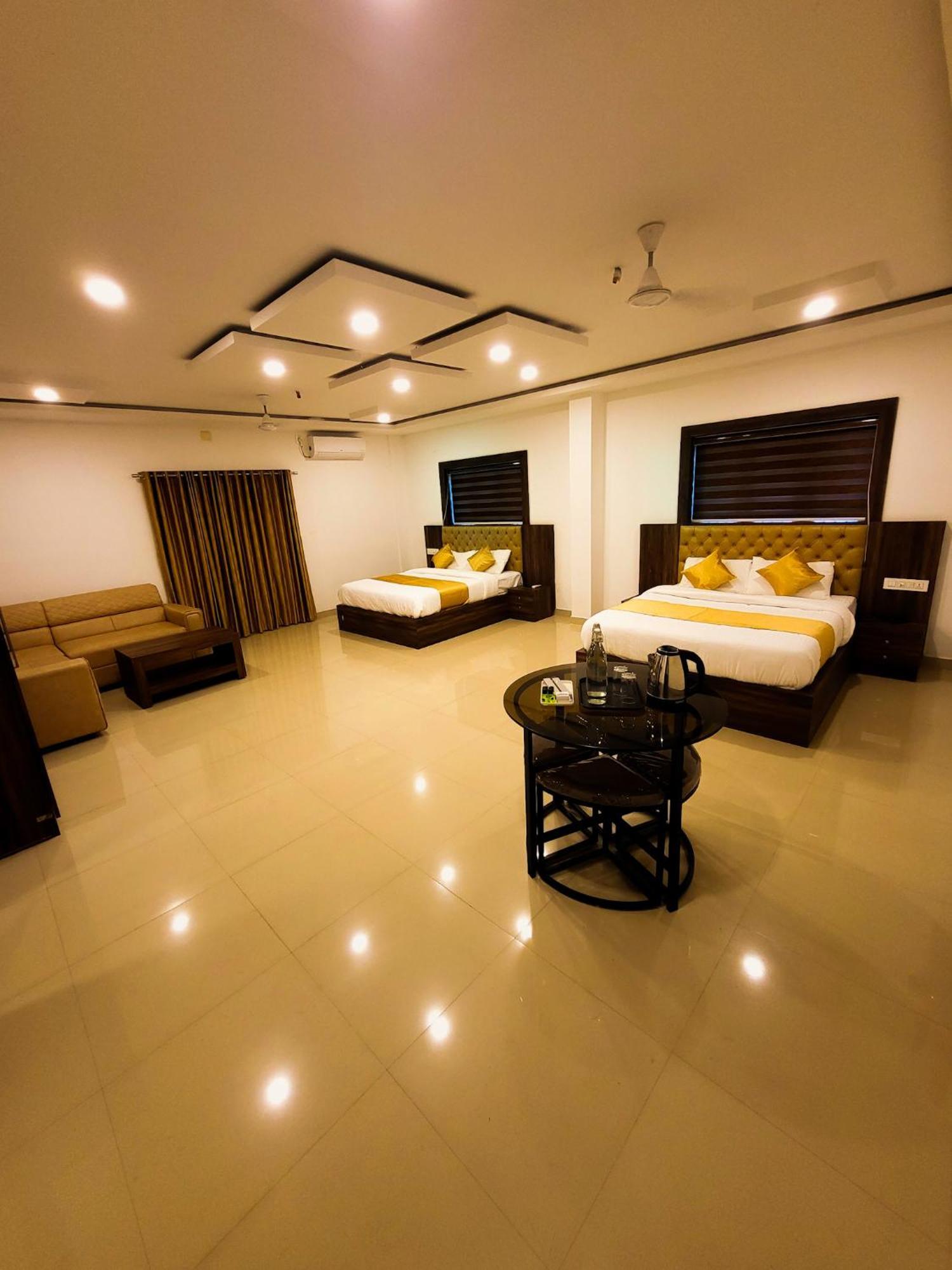 Thejaswini Residency Cheruvathur Nīleshwar 外观 照片